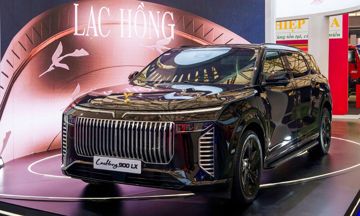 Động cơ AWD 402 HP & Sạc siêu nhanh